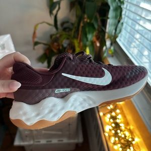 Women’s running sneakers